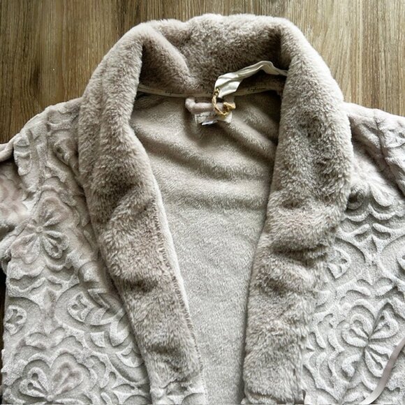 Daydreams Nightgown Robe Ladies M Beige Extra Soft Calf Length. - Picture 3 of 9